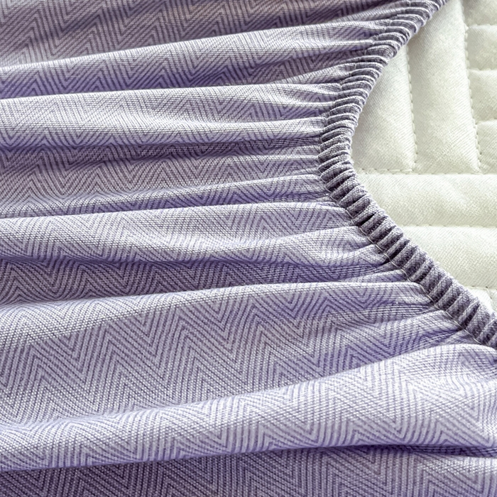 91家纺网 家纺一手货源 找家纺 卡伦家纺 2025新款水洗棉磨毛防水夹棉床笠 斜纹-烟熏紫