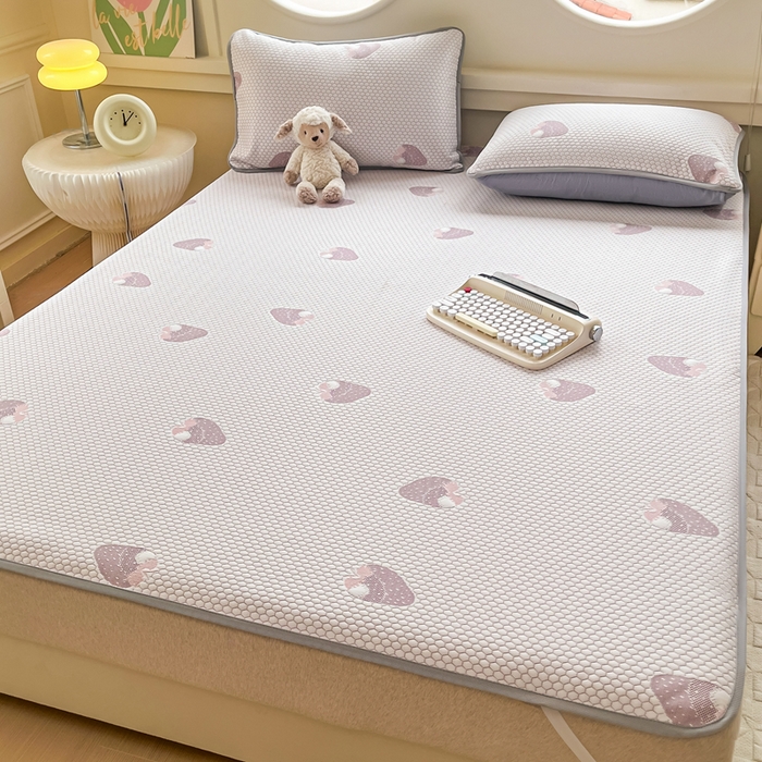 91家纺网 家纺一手货源 找家纺 芙绣 2025新款凉感丝提花学生凉席三件套 莓烦恼