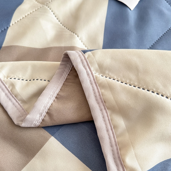 91家纺网 家纺一手货源 找家纺 薇玛仕 2025新款印花款小清新超声波大豆夏凉被空调被 蓝咖大格