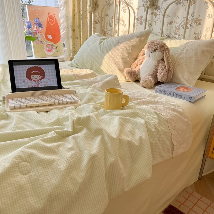 91家纺网 家纺一手货源 找家纺 盼季家纺 新款夏季夏天蕾丝花边大豆纤维被夏凉被床单四件套空调被 蕾丝花边夏被-绿小格