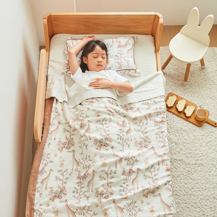 91家纺网 家纺一手货源 找家纺 嗨生活 2025年新品天竹系列A类竹纤维四层纱儿童盖毯 幼儿园夏被夏凉被空调被 林间乐园