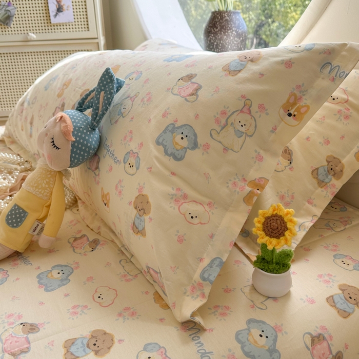 91家纺网 家纺一手货源 找家纺 百寐 2025新款13372全棉纯棉印花双人枕套+同款床单 泡芙狗