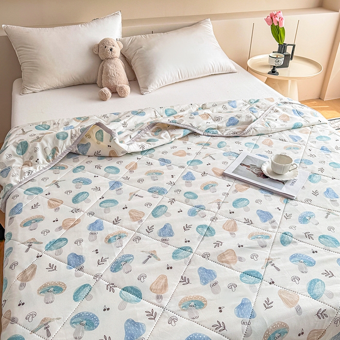 91家纺网 家纺一手货源 找家纺 薇玛仕 2025新款印花款小清新超声波大豆夏凉被空调被 蘑菇花园