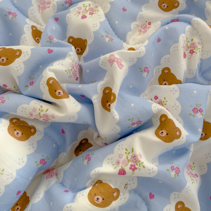 91家纺网 家纺一手货源 找家纺 美派工厂店2025新款水洗邹邹纱夏被 小熊拉钩-蓝