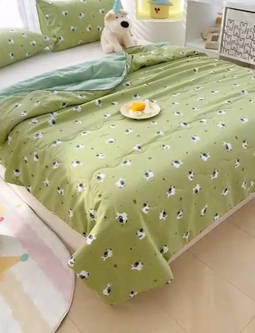 91家纺网 家纺一手货源 找家纺 美派工厂店2025新款水洗邹邹纱夏被 一只绿狗