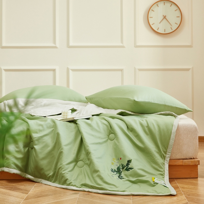 91家纺网 家纺一手货源 找家纺 欧雅搁家纺 2025新款纯色艾草驱蚊夏凉被 果绿色