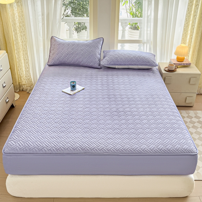 91家纺网 家纺一手货源 找家纺 卡伦家纺 2025新款水洗棉磨毛防水夹棉床笠 斜纹-烟熏紫