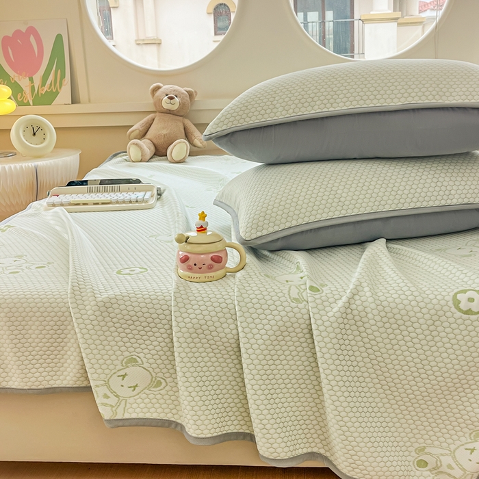 91家纺网 家纺一手货源 找家纺 芙绣 2025新款凉感丝提花学生凉席三件套 别动我小熊