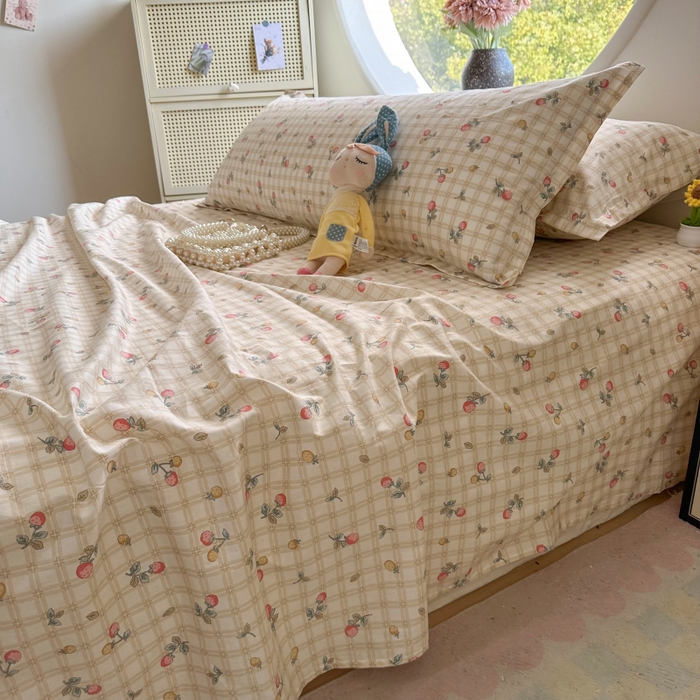 91家纺网 家纺一手货源 找家纺 百寐 2025新款13372全棉纯棉印花双人枕套+同款床单 草莓格