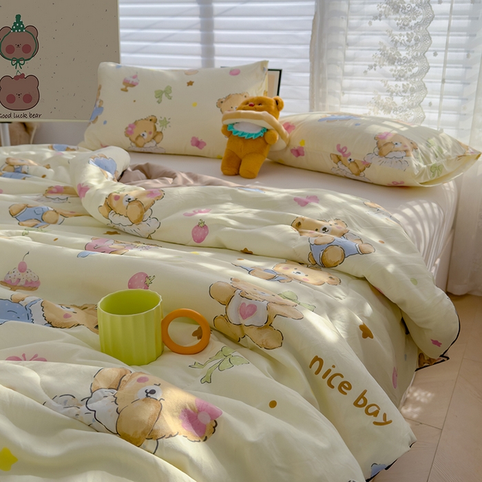 91家纺网 家纺一手货源 找家纺 美派工厂店2025新款水洗邹邹纱夏被 草莓粉熊