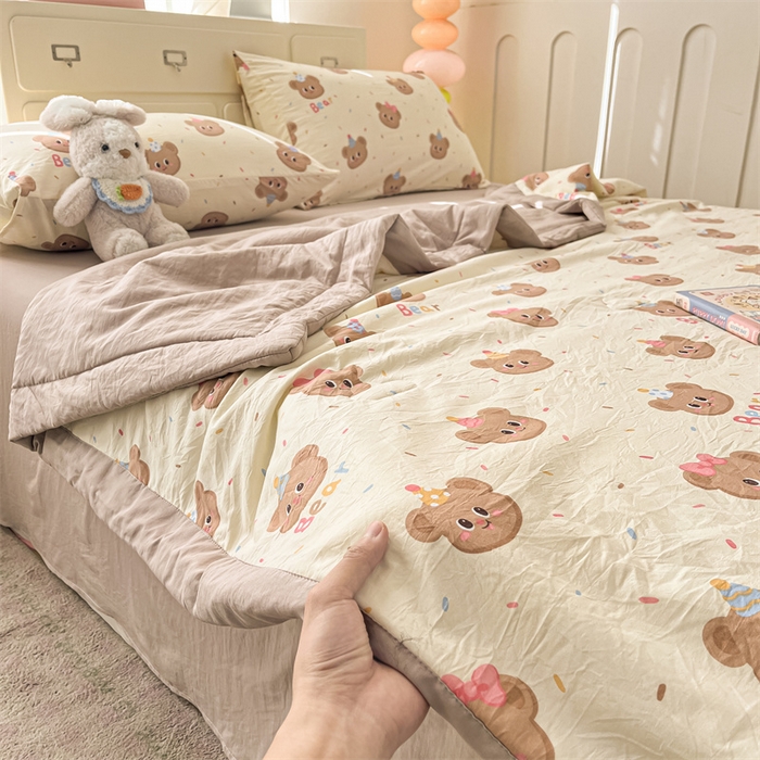 91家纺网 家纺一手货源 找家纺 美梦里 2025新款A类水洗棉棉花夏被 夏凉被空调被 小熊泡芙