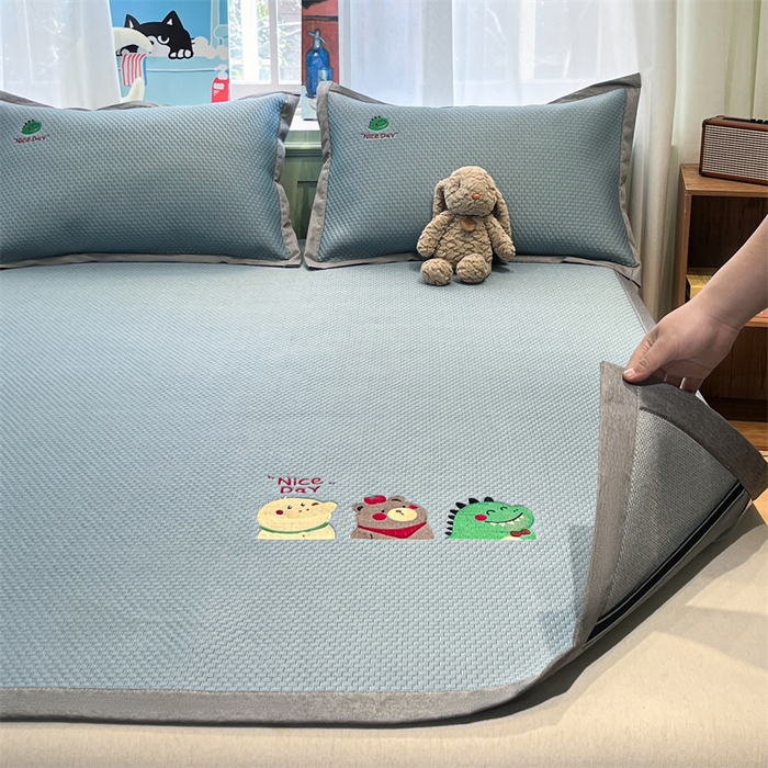 91家纺网 家纺一手货源 找家纺 （总）启程家纺 2025春夏新款冰豆豆凉席刺绣款复合三明治三件套