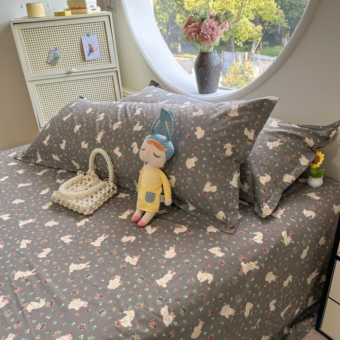 91家纺网 家纺一手货源 找家纺 百寐 2025新款13372全棉纯棉印花双人枕套+同款床单 月光兔