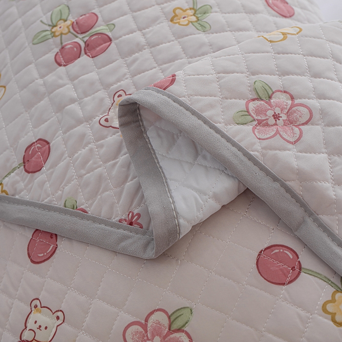 91家纺网 家纺一手货源 找家纺 美宜家 2025新款凉感丝绗缝夹棉印花枕巾 冰果50x80cm一只