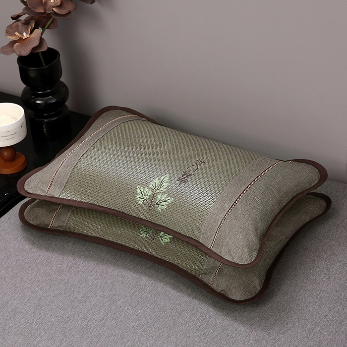 91家纺网 家纺一手货源 找家纺 纽乐家纺 2025新款夏凉凉感艾草花茶香冰藤枕芯茉莉花助睡眠枕头枕芯 艾草茶香冰藤枕-墨绿 35x55cm/只