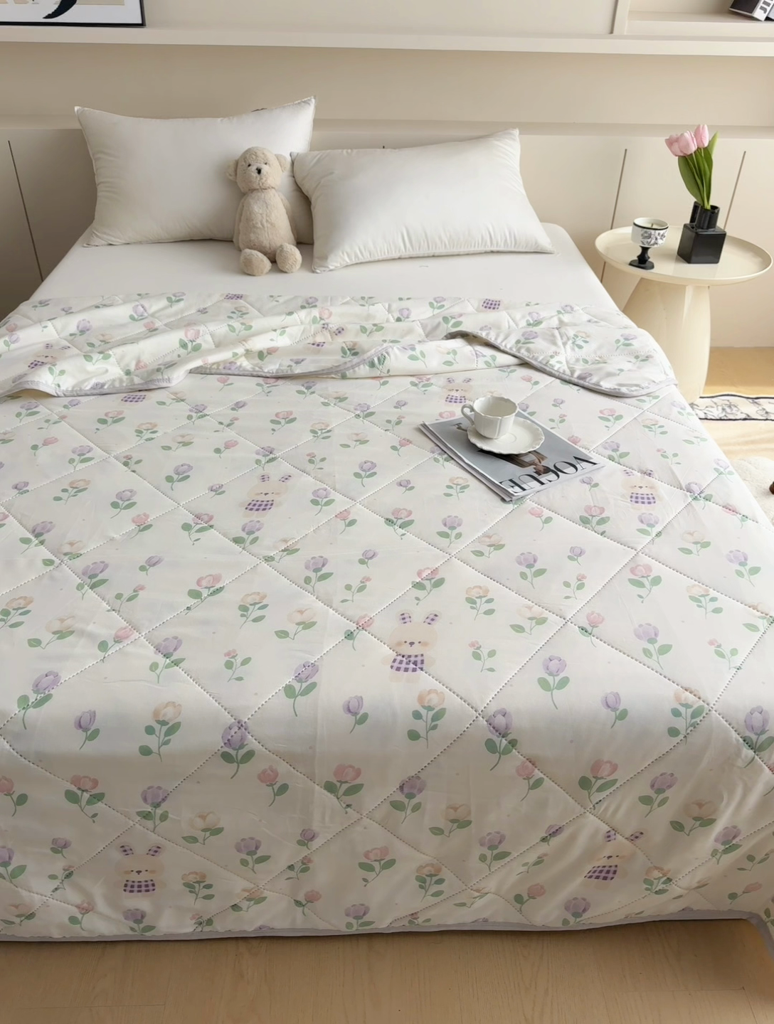 91家纺网 家纺一手货源 找家纺 薇玛仕 2025新款印花款小清新超声波大豆夏凉被空调被 花间逐兔