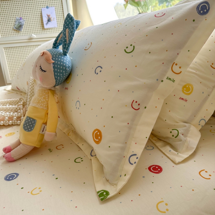 91家纺网 家纺一手货源 找家纺 百寐 2025新款13372全棉纯棉印花双人枕套+同款床单 多彩笑脸