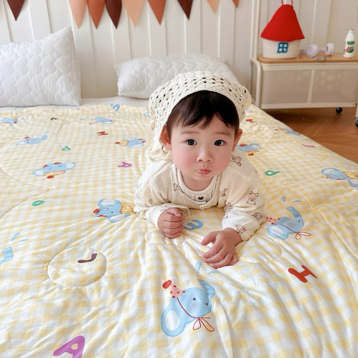 91家纺网 家纺一手货源 找家纺 兜米  2025夏季A类针织棉夏凉被小清新卡通双面针织棉空调被子被芯 字母小象