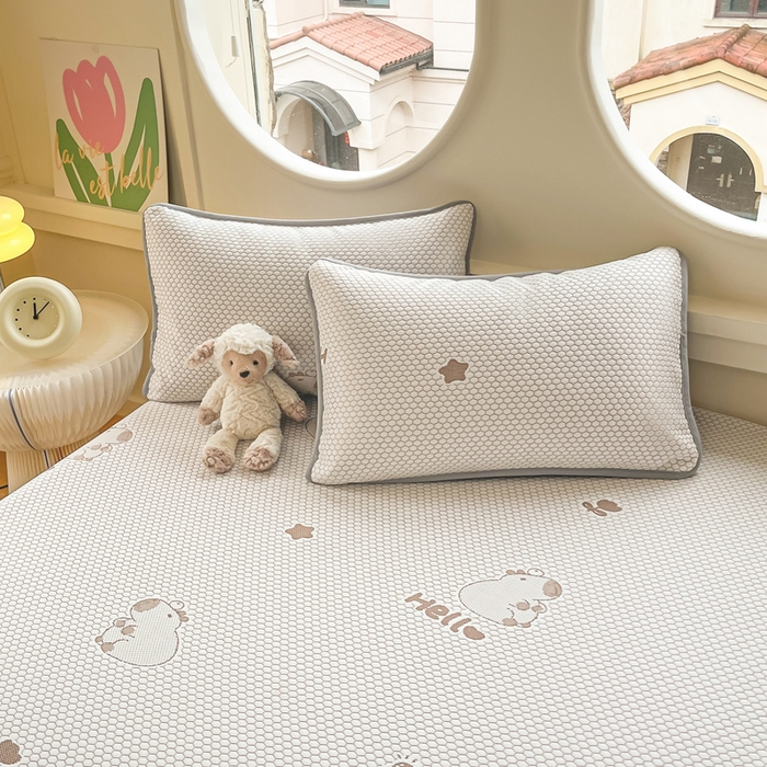 91家纺网 家纺一手货源 找家纺 芙绣 2025新款凉感丝提花学生凉席三件套 嘟嘟