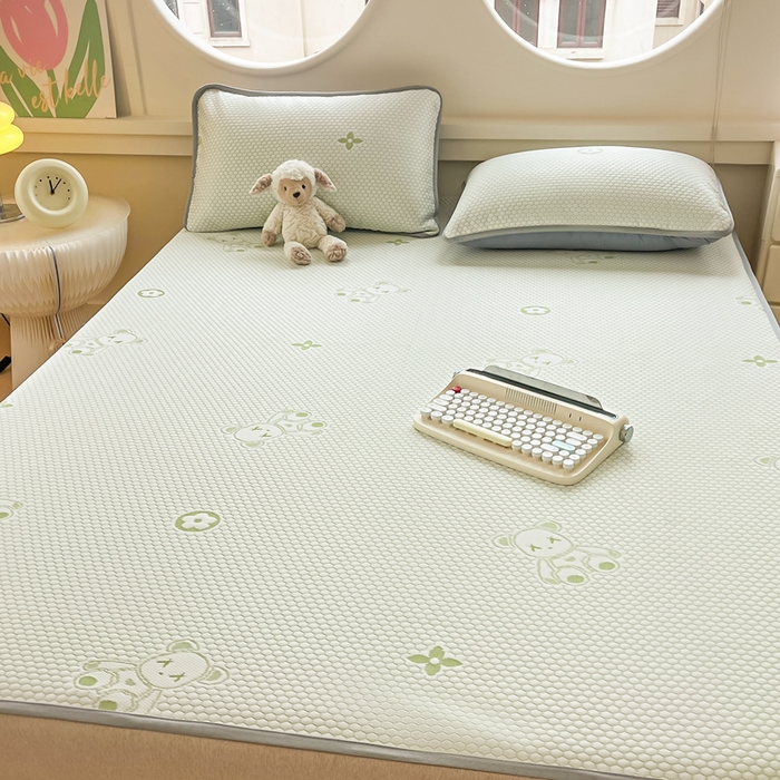 91家纺网 家纺一手货源 找家纺 芙绣 2025新款凉感丝提花学生凉席三件套 别动我小熊