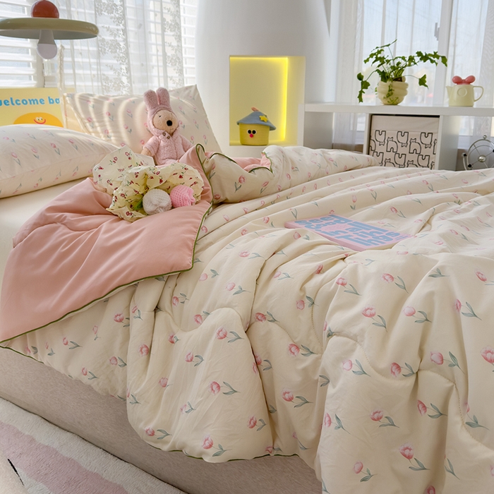 91家纺网 家纺一手货源 找家纺 美派工厂店2025新款水洗邹邹纱夏被 落暮花店