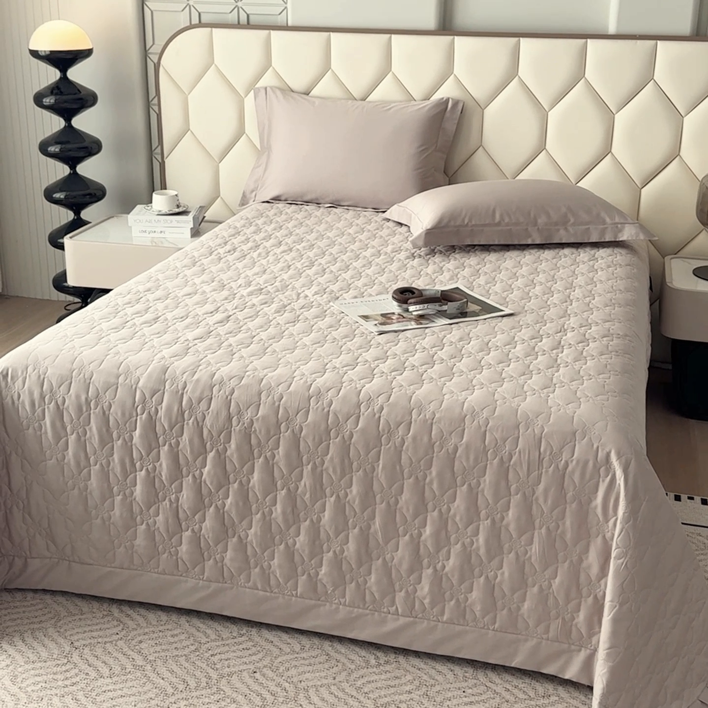 91家纺网 家纺一手货源 找家纺 金喜 2025新款高端100支全棉蚕丝床盖豆邦纤维蚕丝床盖三件套-蝶恋花系列 蝶恋花-雾粉