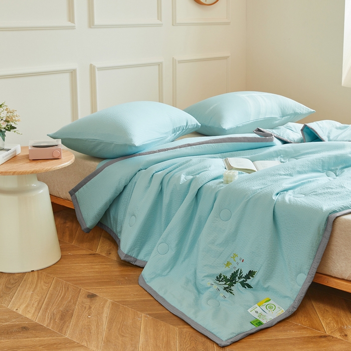 91家纺网 家纺一手货源 找家纺 欧雅搁家纺 2025新款纯色艾草驱蚊夏凉被 天空蓝