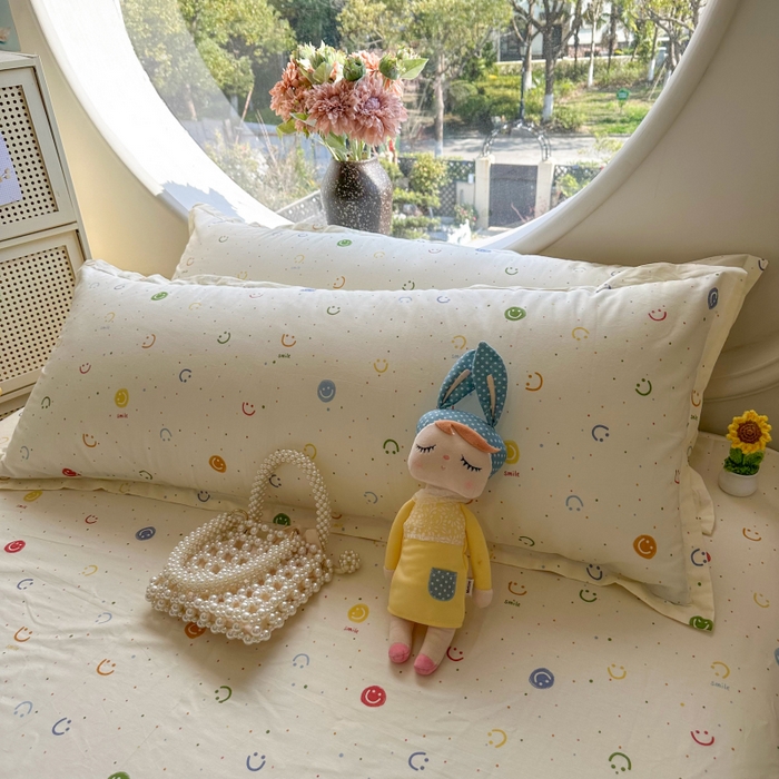 91家纺网 家纺一手货源 找家纺 百寐 2025新款13372全棉纯棉印花双人枕套+同款床单 多彩笑脸