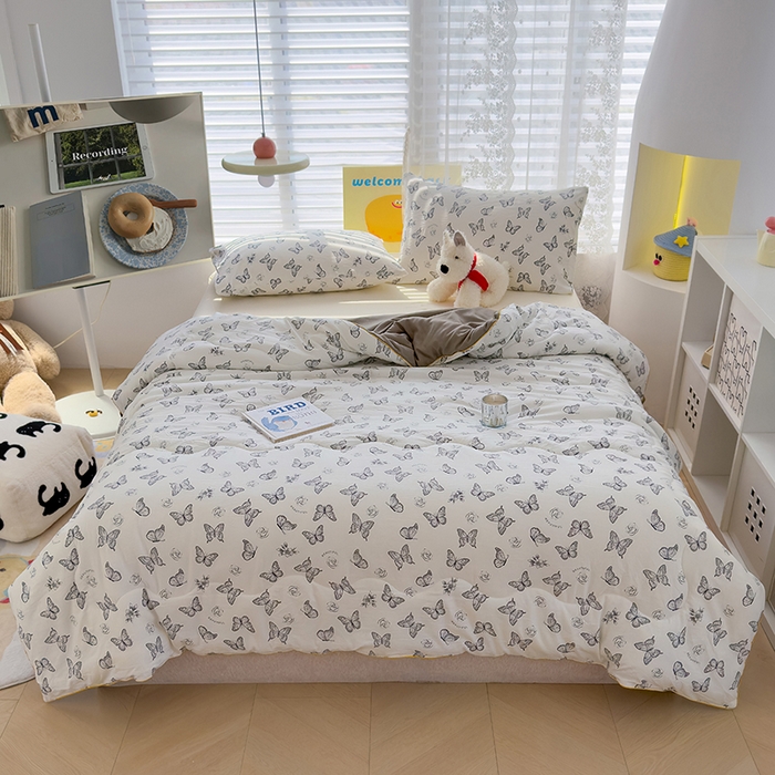 91家纺网 家纺一手货源 找家纺 美派工厂店2025新款水洗邹邹纱夏被 梦幻蝴蝶