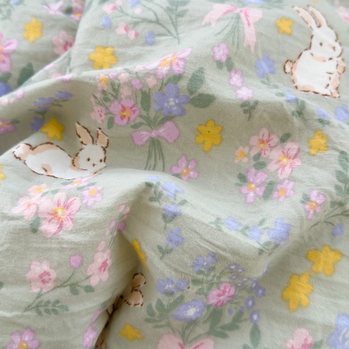 91家纺网 家纺一手货源 找家纺 美派工厂店2025新款水洗邹邹纱夏被 丝带飞飞兔