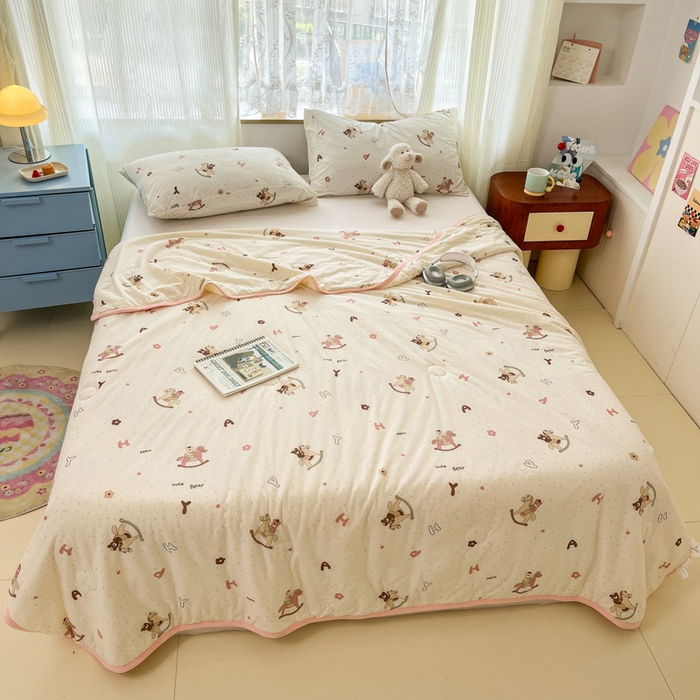 91家纺网 家纺一手货源 找家纺 葡萄家 2025新款A类母婴级大豆纤维牛奶丝针织棉夏凉被空调被-系列二 小熊木马