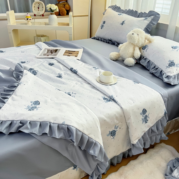 91家纺网 家纺一手货源 找家纺 找底底家纺 2025新款60S水洗天丝夏被夏凉被空调被床裙四件套 蓝色妖姬