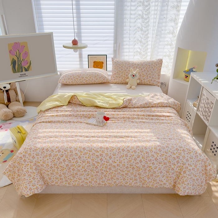 91家纺网 家纺一手货源 找家纺 美派工厂店2025新款水洗邹邹纱夏被 久期诗朵-黄