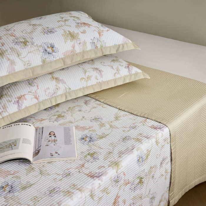 91家纺网 家纺一手货源 找家纺 黛舒家居2025新款天丝水洗印花夏被床盖三件套 樱岛春漫