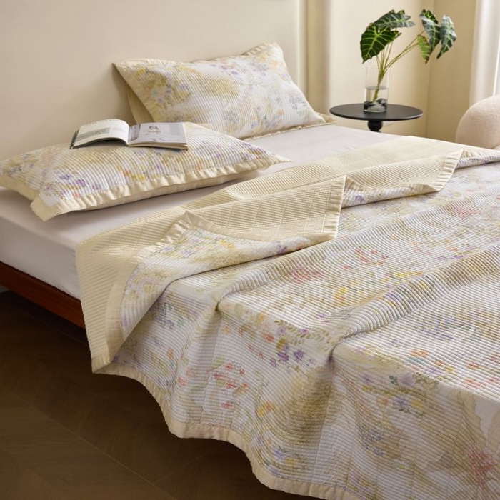 91家纺网 家纺一手货源 找家纺 黛舒家居2025新款天丝水洗印花夏被床盖三件套 花漾情