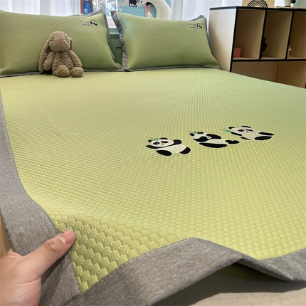 启程家纺 2025春夏新款冰豆豆凉席刺绣款复合三明治三件套 熊猫-绿