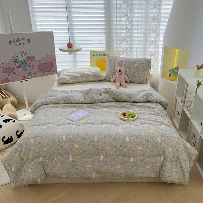 91家纺网 家纺一手货源 找家纺 美派工厂店2025新款水洗邹邹纱夏被 丝带飞飞兔