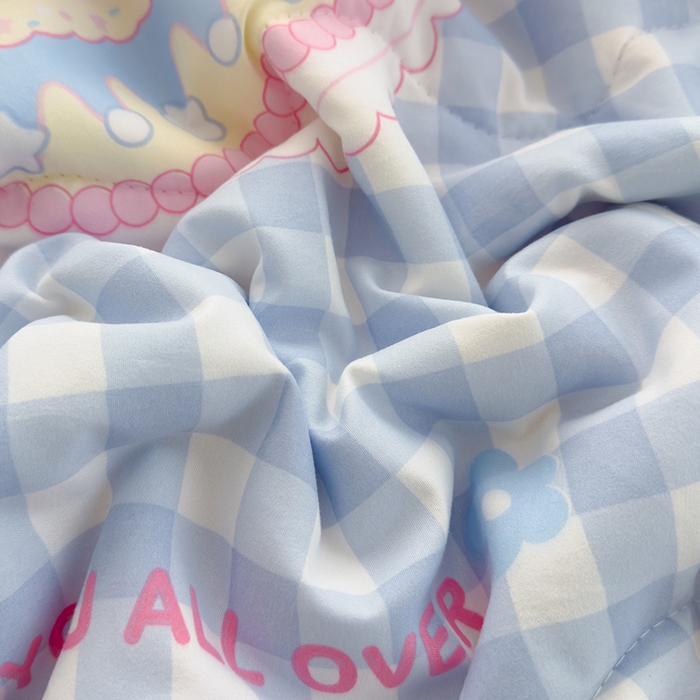 91家纺网 家纺一手货源 找家纺 美派工厂店2025新款水洗邹邹纱夏被 蛋糕蓝格kt