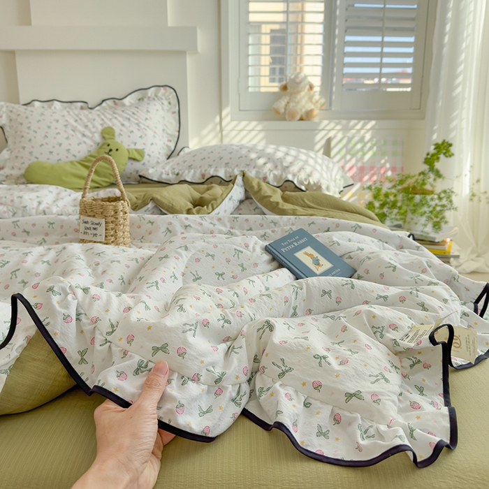 91家纺网 家纺一手货源 找家纺 慕尚 2025新款云感棉花边夏凉被空调被 草莓园