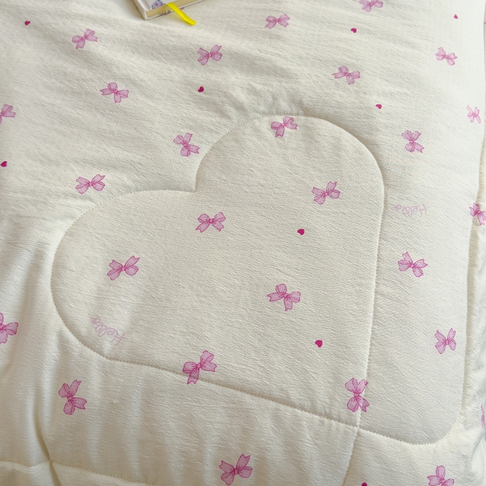 91家纺网 家纺一手货源 找家纺 慕尚 2025新款云感棉花边夏凉被空调被 粉蝴蝶结