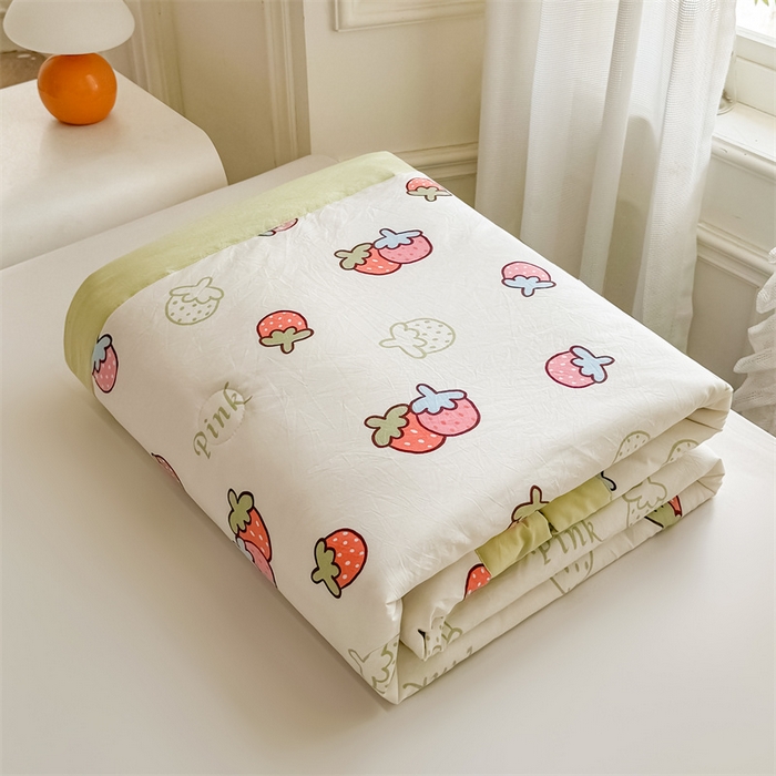 91家纺网 家纺一手货源 找家纺 美梦里 2025新款A类水洗棉棉花夏被 夏凉被空调被 小草莓