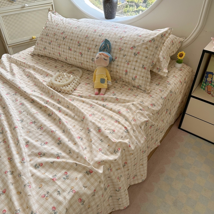 91家纺网 家纺一手货源 找家纺 百寐 2025新款13372全棉纯棉印花双人枕套+同款床单 草莓格