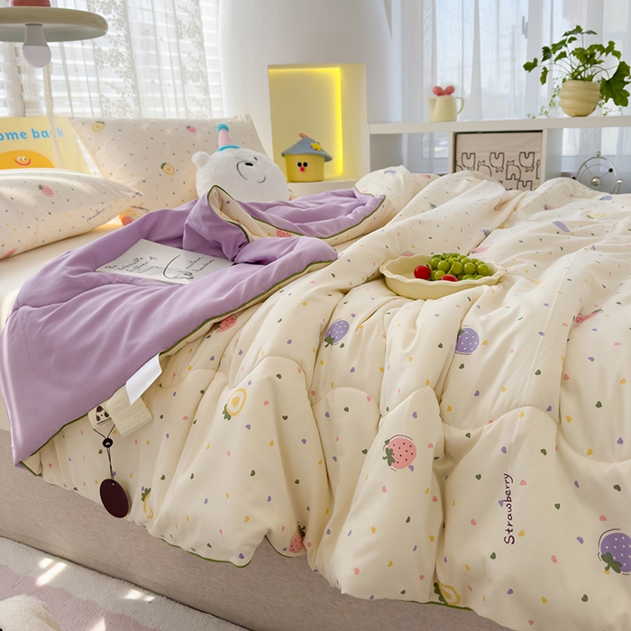 91家纺网 家纺一手货源 找家纺 美派工厂店2025新款水洗邹邹纱夏被 草莓小甜心