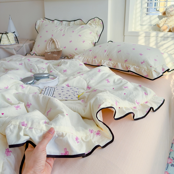 91家纺网 家纺一手货源 找家纺 慕尚 2025新款云感棉花边夏凉被空调被 粉蝴蝶结