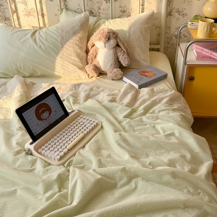 91家纺网 家纺一手货源 找家纺 盼季家纺 新款夏季夏天蕾丝花边大豆纤维被夏凉被床单四件套空调被 蕾丝花边夏被-绿小格