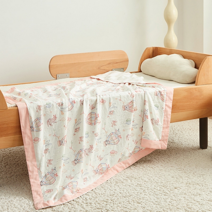 91家纺网 家纺一手货源 找家纺 嗨生活 2025年新品天竹系列A类竹纤维四层纱儿童盖毯 幼儿园夏被夏凉被空调被 热气球