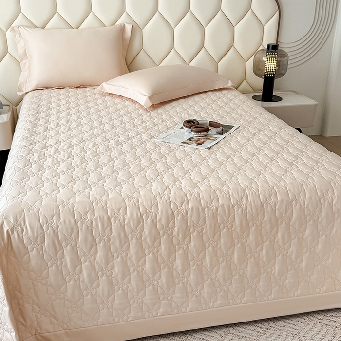 91家纺网 家纺一手货源 找家纺 金喜 2025新款高端100支全棉蚕丝床盖豆邦纤维蚕丝床盖三件套-蝶恋花系列 蝶恋花-杏粉