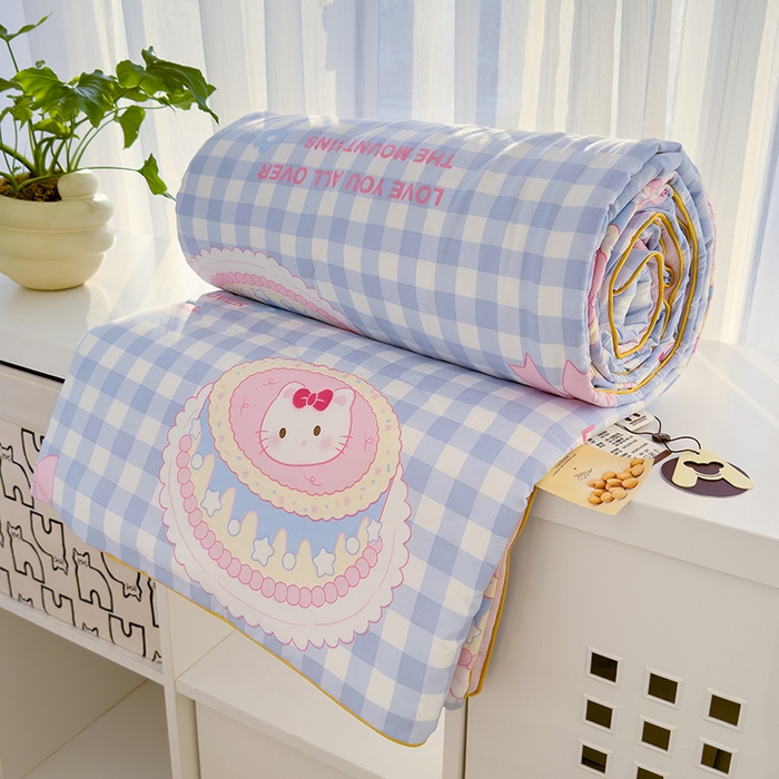 91家纺网 家纺一手货源 找家纺 美派工厂店2025新款水洗邹邹纱夏被 蛋糕蓝格kt