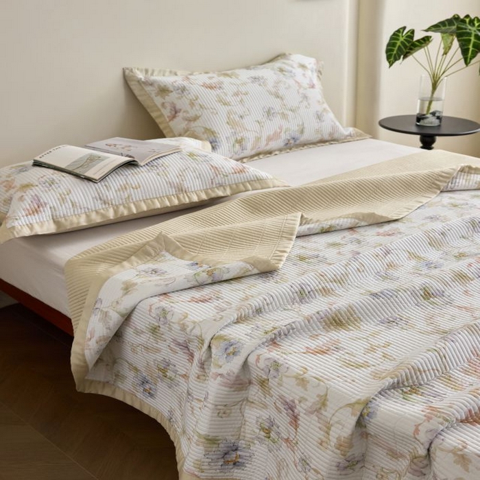 91家纺网 家纺一手货源 找家纺 黛舒家居2025新款天丝水洗印花夏被床盖三件套 樱岛春漫