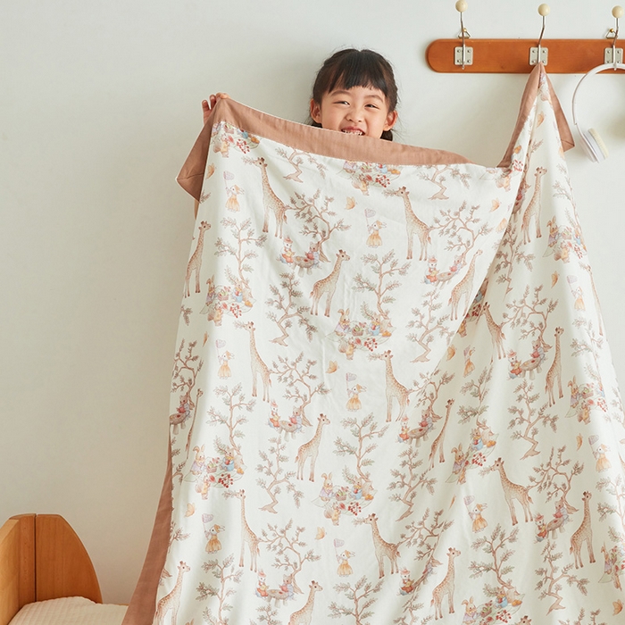 91家纺网 家纺一手货源 找家纺 嗨生活 2025年新品天竹系列A类竹纤维四层纱儿童盖毯 幼儿园夏被夏凉被空调被 林间乐园